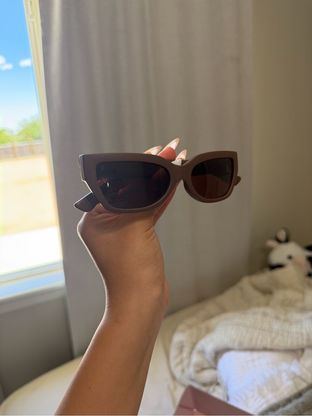 Brown Cat-Eye Sunglasses for Women - Sleek Modern Style